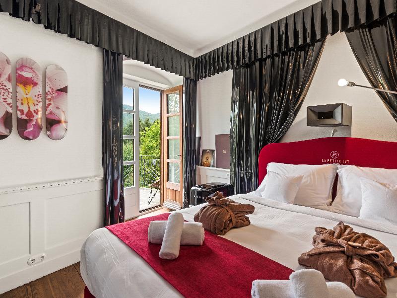 Le Petit Ivy Five Bedroom Château - Oda