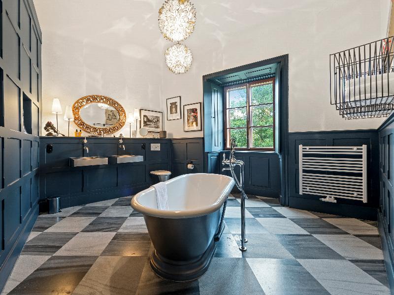 Le Petit Ivy Five Bedroom Château - Oda