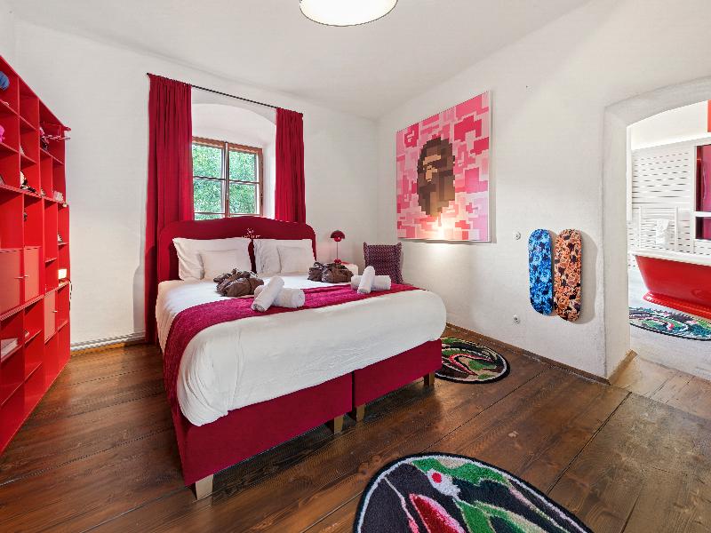 Le Petit Ivy Five Bedroom Château - Oda