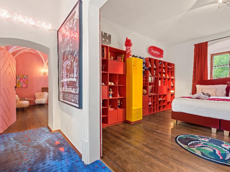 Le Petit Ivy Five Bedroom Château - Oda