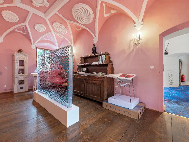 Le Petit Ivy Five Bedroom Château - Oda