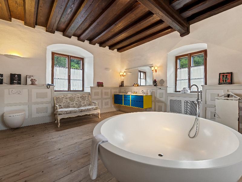Le Petit Ivy Five Bedroom Château - Oda