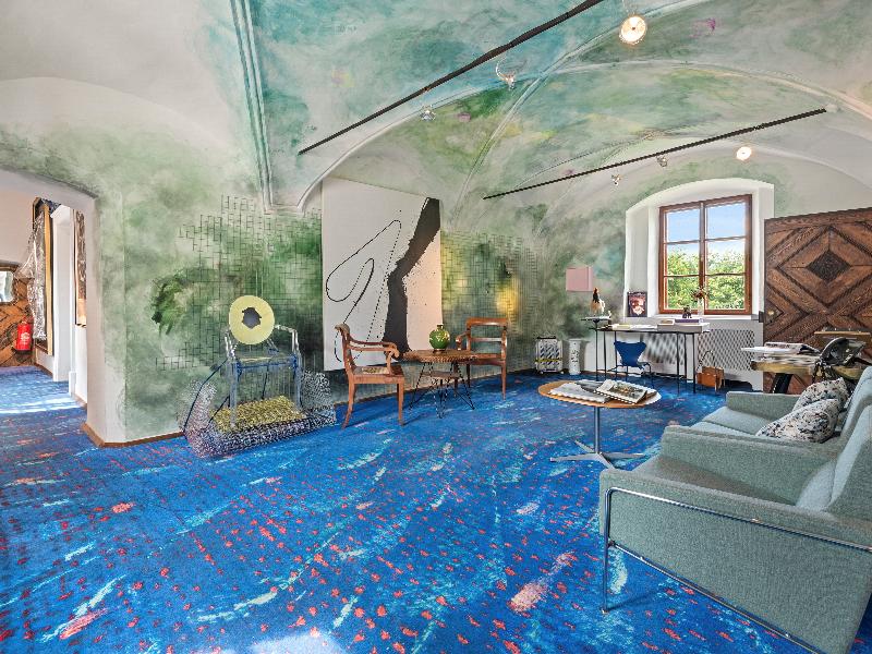 Le Petit Ivy Five Bedroom Château - Oda