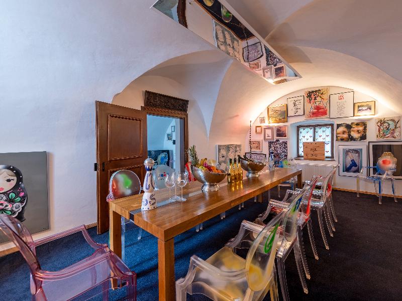 Le Petit Ivy Five Bedroom Château - Oda