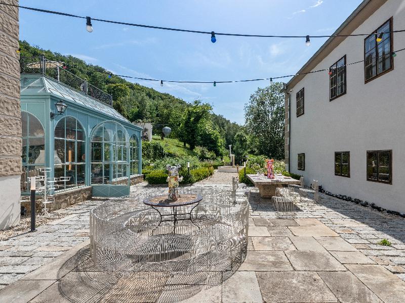 Le Petit Ivy Five Bedroom Château - Oda