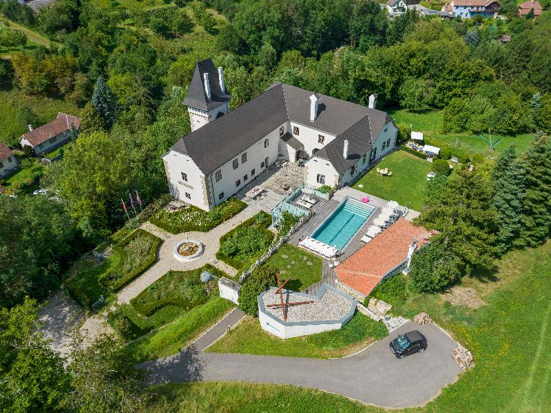 Le Petit Ivy Five Bedroom Château - Oda