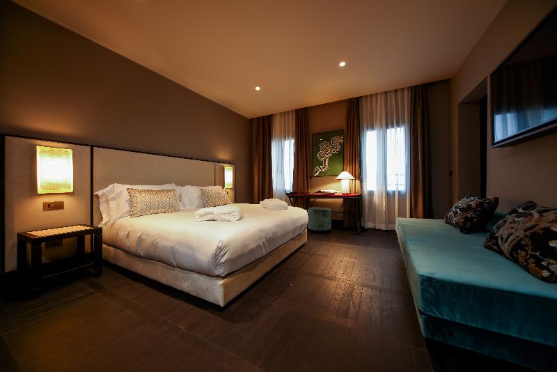 U-Visionary Venezia Hotel - Oda