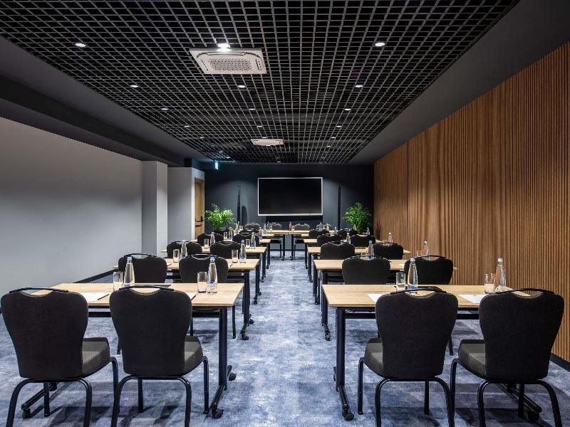 Ibis Tbilisi Havaalanı - Toplantı