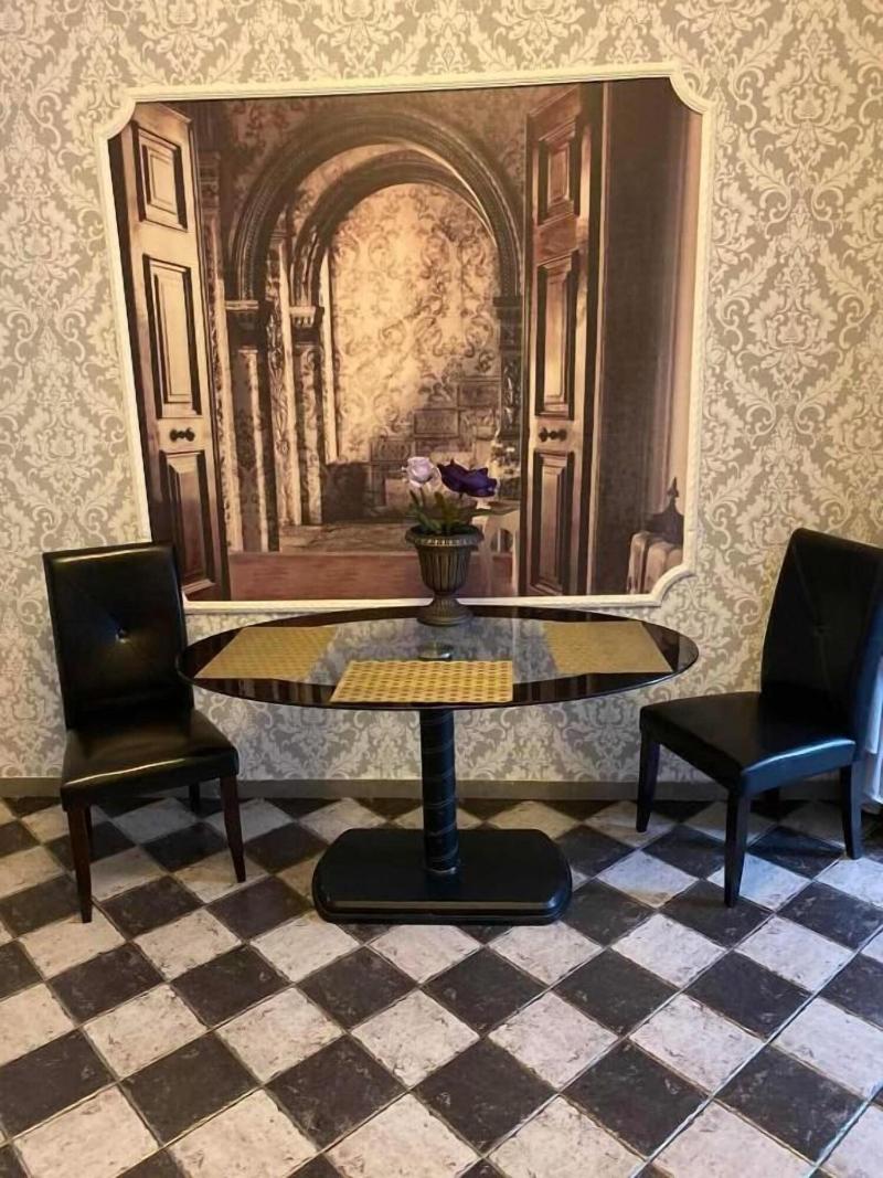 Old Tbilisi Apart Hotel - Oda