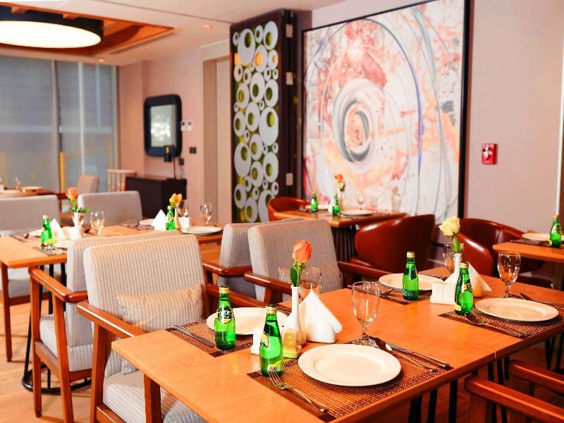 Ramada Encore Wyndham Al Khobar Corniche - Restoran