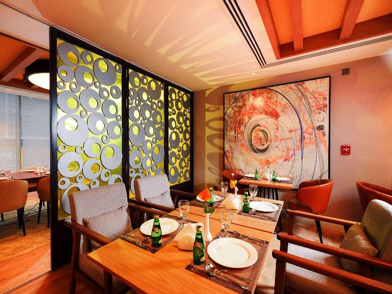 Ramada Encore Wyndham Al Khobar Corniche - Restoran