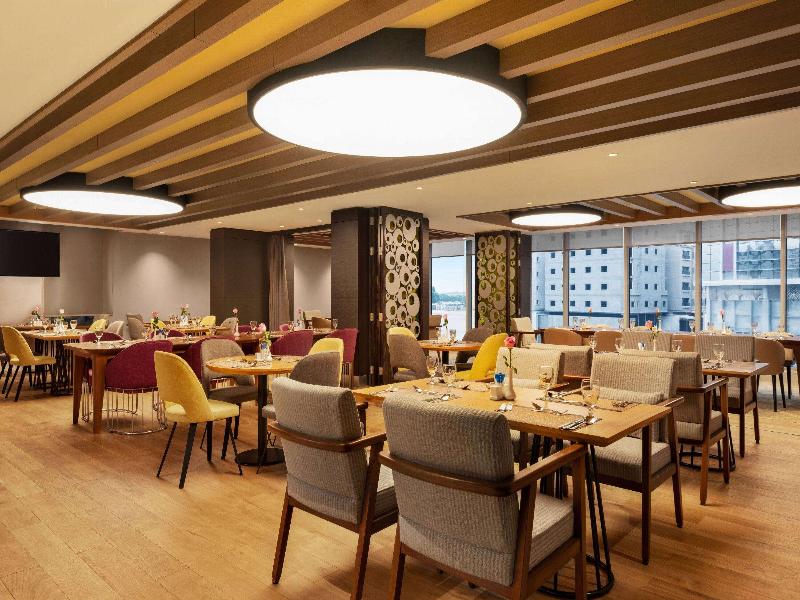 Ramada Encore Wyndham Al Khobar Corniche - Restoran