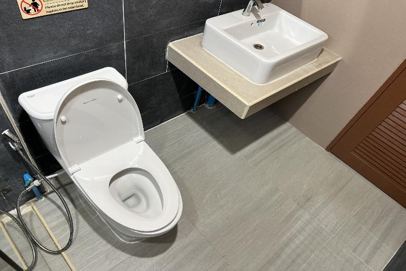 V Tharm Hotel - Oda