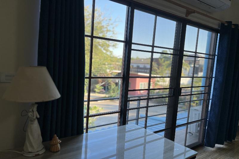 V Tharm Hotel - Oda