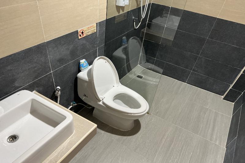 V Tharm Hotel - Oda