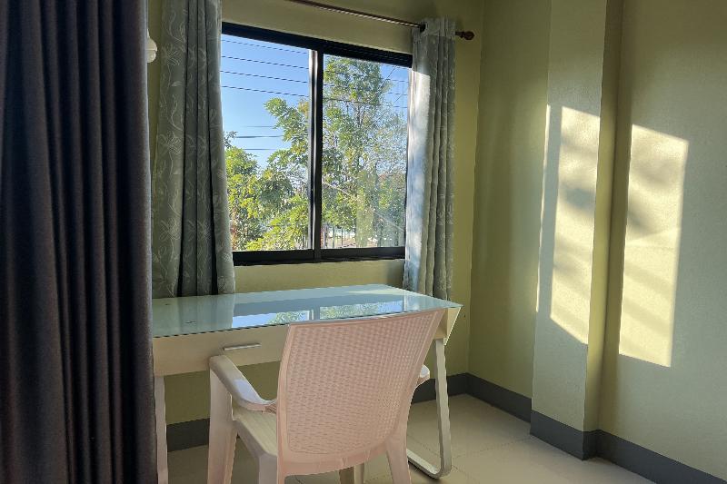 V Tharm Hotel - Oda