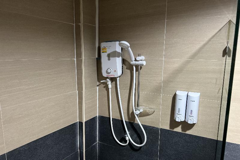 V Tharm Hotel - Oda
