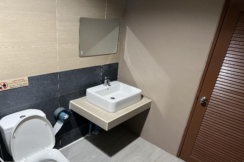 V Tharm Hotel - Oda