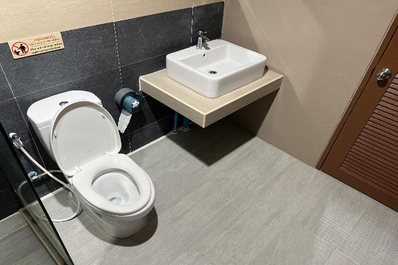 V Tharm Hotel - Oda