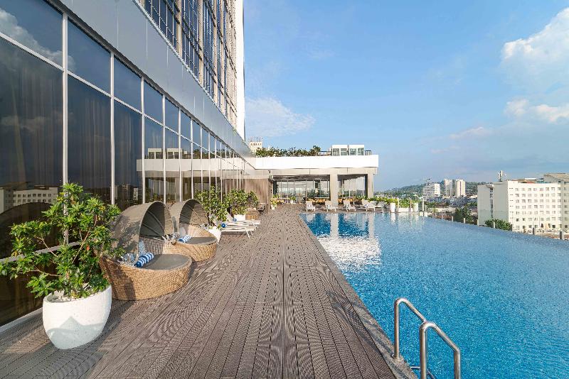Oakwood Hotel And Apartment Grand Batam - Havuz
