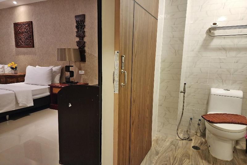 Kim Hotel At Bangplong - Oda
