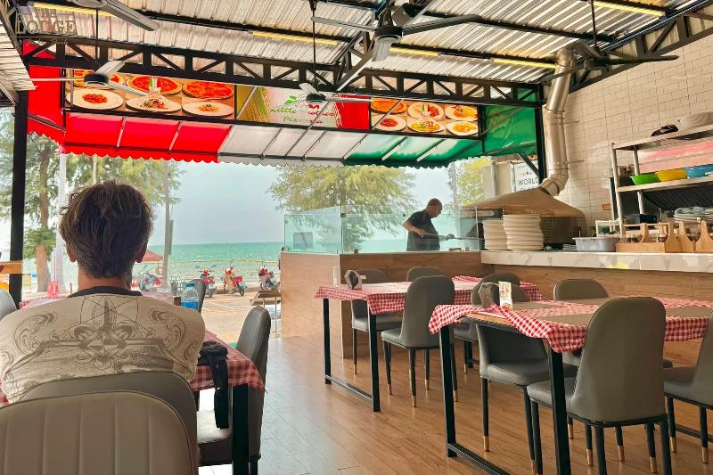 The Lodge Jomtien 7 - Restoran