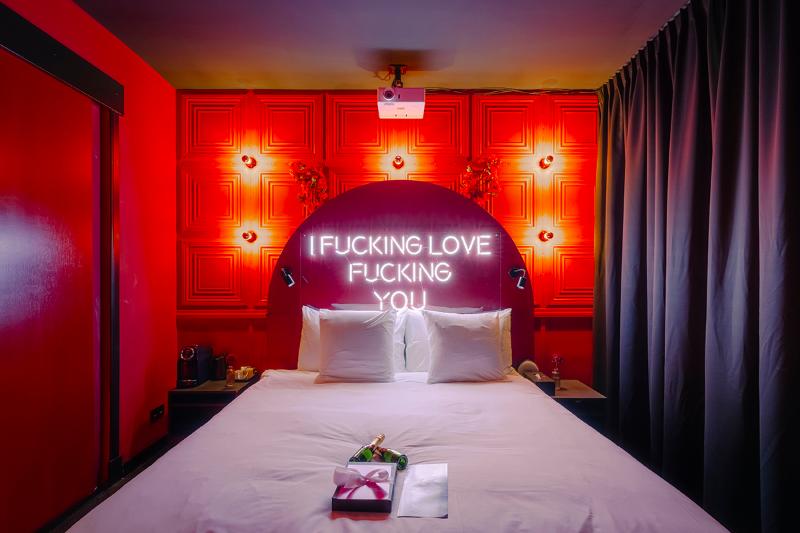Supper Hotel - Genel