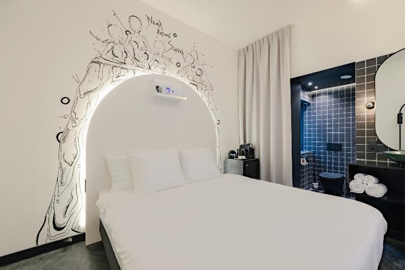 Supper Hotel - Genel