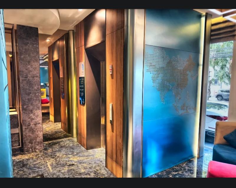 Qube Hotel By98hospitality - Lobi