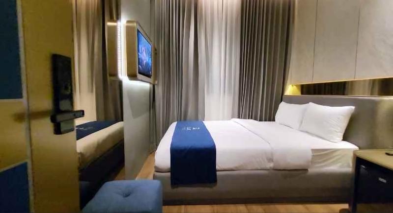 Qube Hotel By98hospitality - Oda