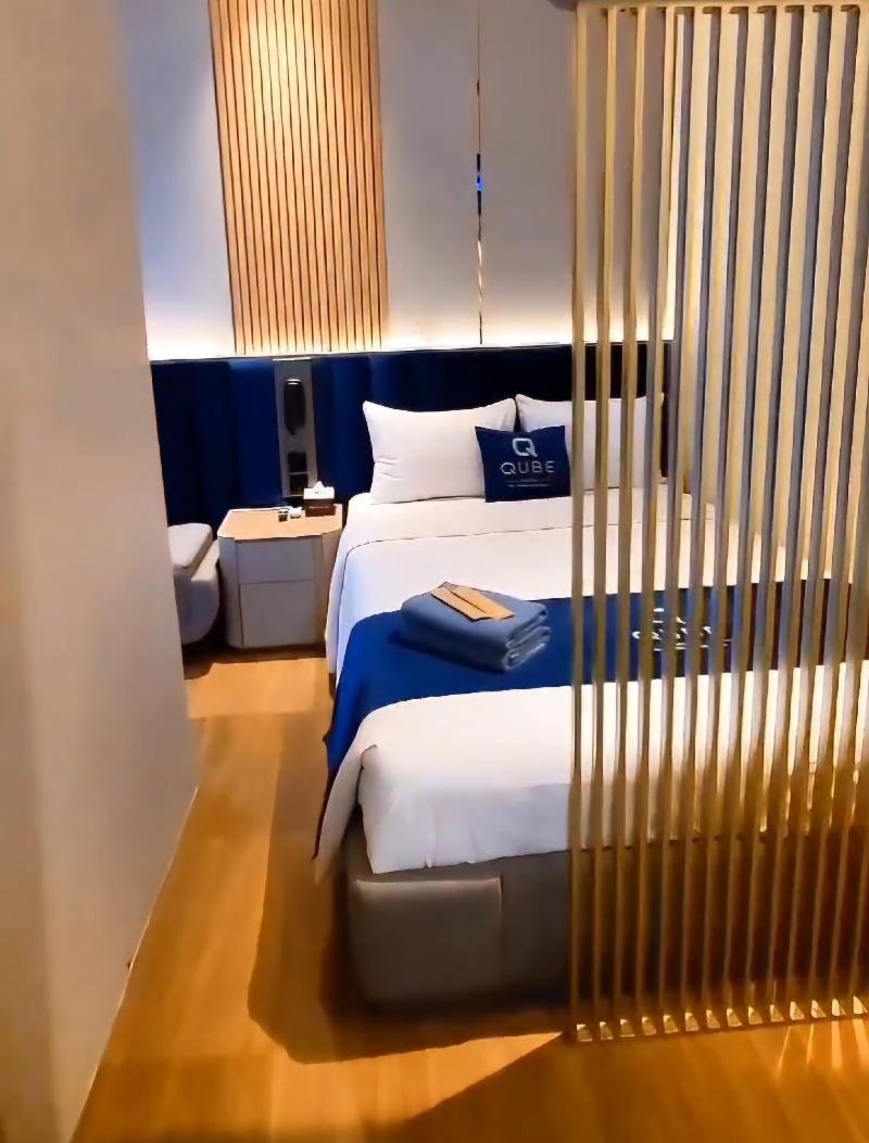 Qube Hotel By98hospitality - Oda