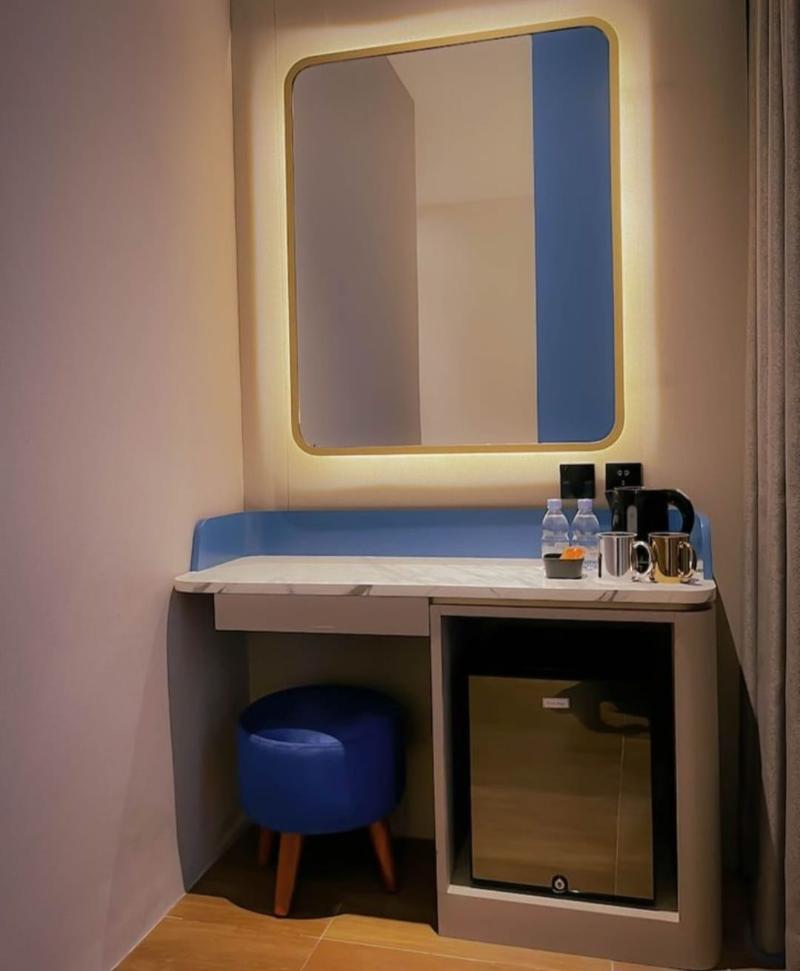 Qube Hotel By98hospitality - Oda