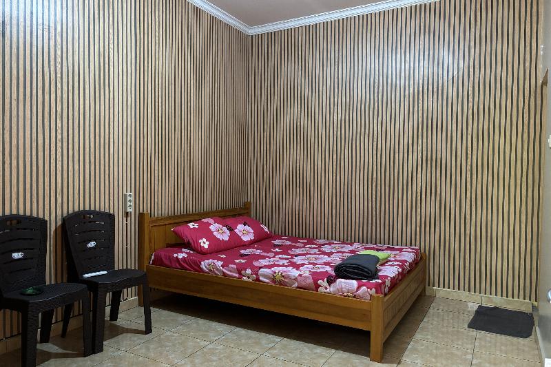 Family 24 Hotel near Pantai Cipatujah By Zuzu - Oda