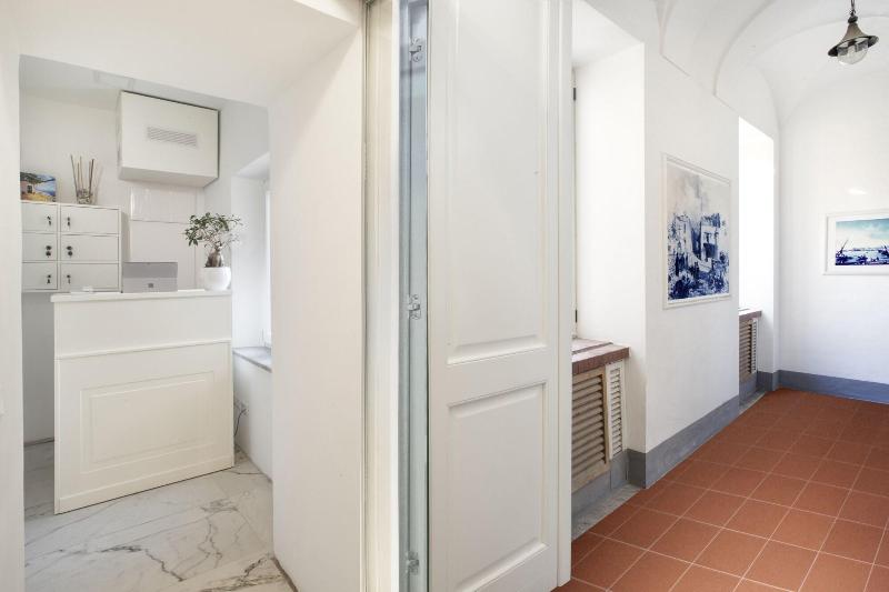 Elys Suites - Lobi