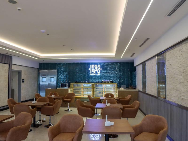 Best Western Plus Jeddah Hotel Madinah Road - Bar