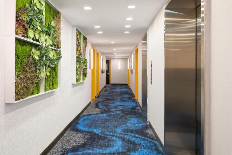 Glo Best Western Bronx NYC - Lobi