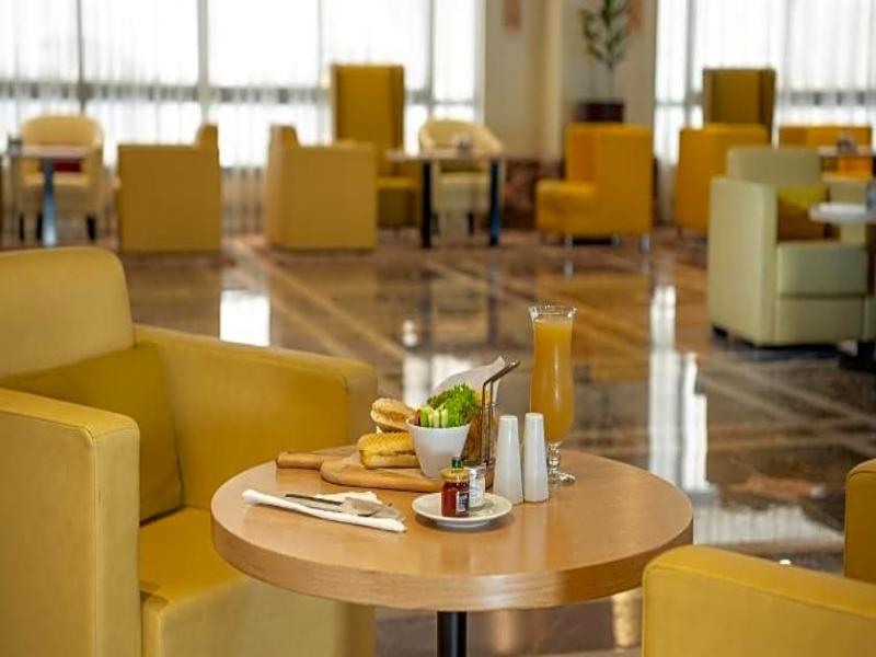Park Inn By Radisson Makkah Thakher Algharbi - Restoran