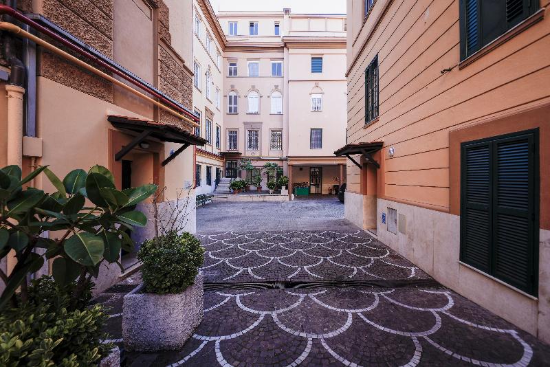 Casa San Giuseppe (Roma San Giovanni) - Lobi