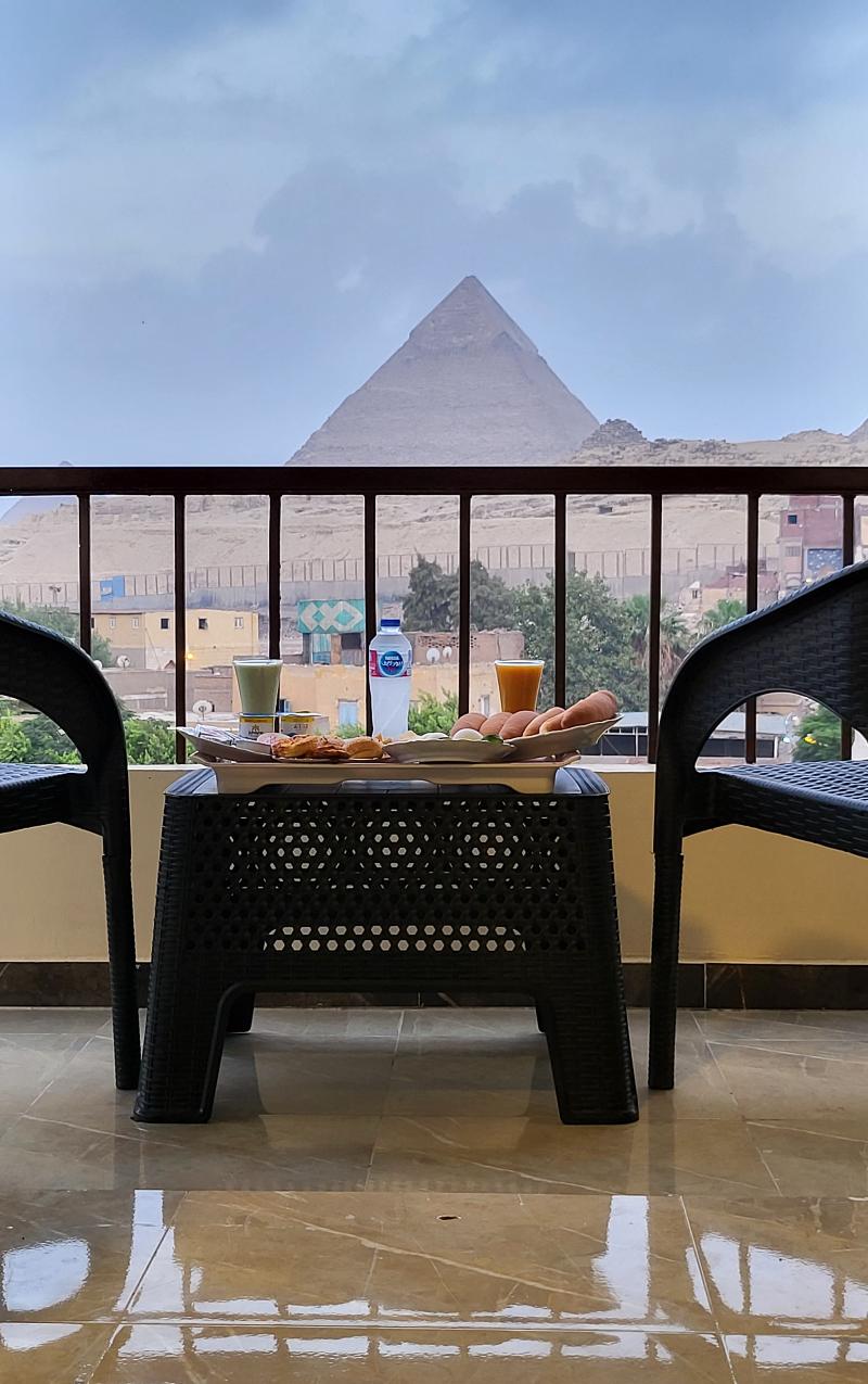 Alibaba Pyramids View - Oda