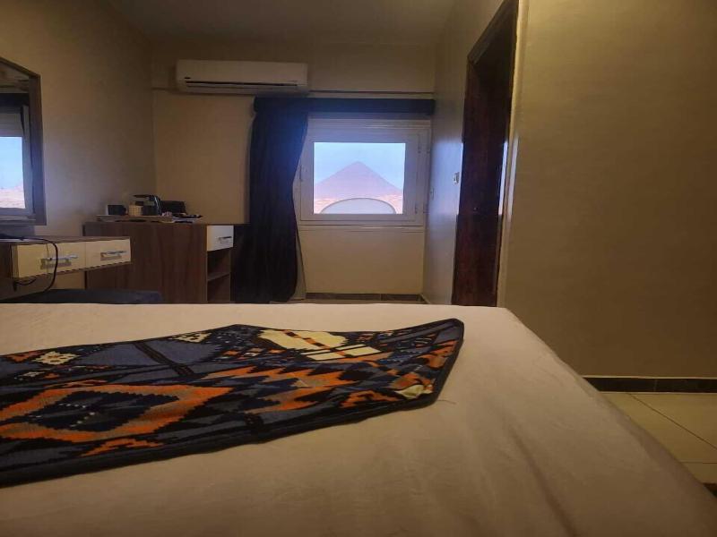 Alibaba Pyramids View - Oda