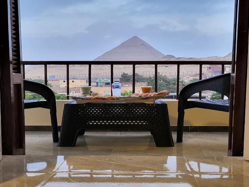 Alibaba Pyramids View - Oda