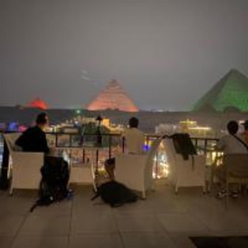 Golden Pyramids View Inn - Teras