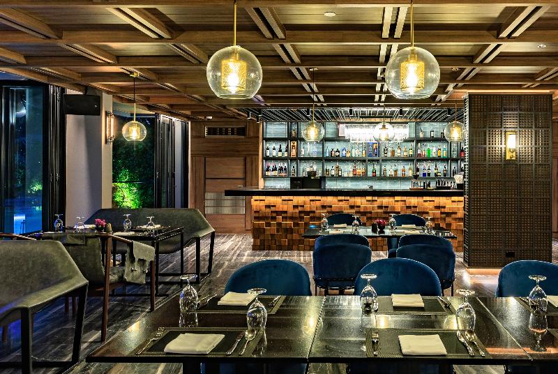 Ten Six Hundred Chao Phraya Bangkok By Preference - Bar