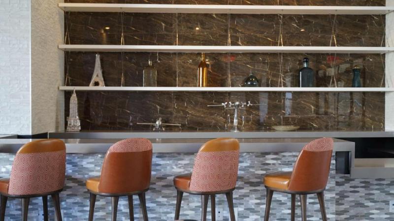 DoubleTree by Hilton Long Island City, NY - Bar
