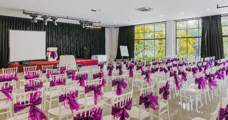 Uptown Buyuk Anadolu Girne - Toplantı