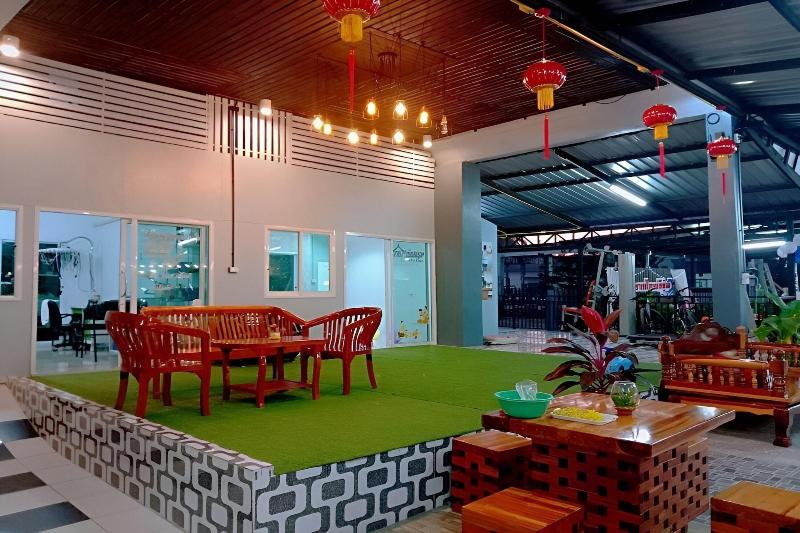Chaiyai River Front Hotel By Zuzu - Lobi