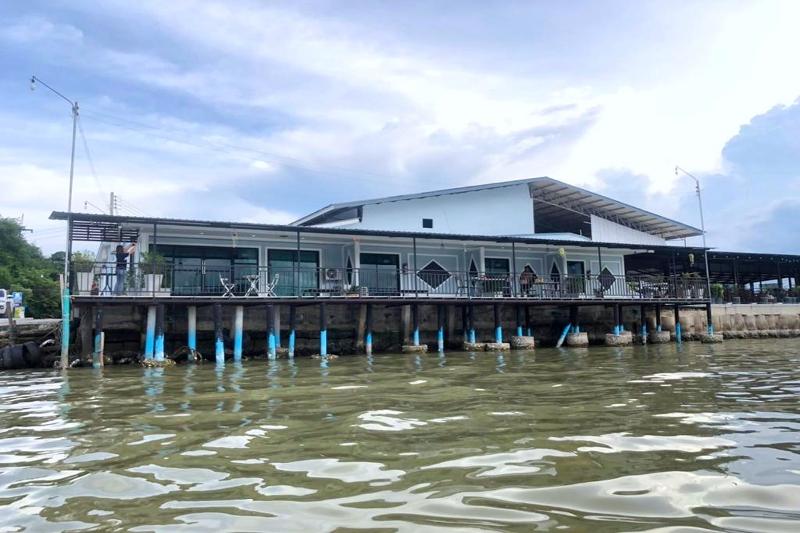 Chaiyai River Front Hotel By Zuzu - Genel