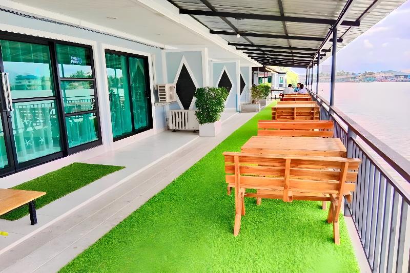 Chaiyai River Front Hotel By Zuzu - Genel