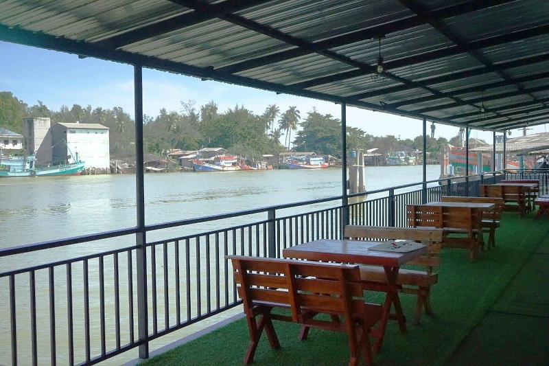 Chaiyai River Front Hotel By Zuzu - Oda