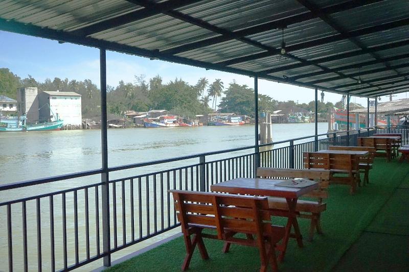 Chaiyai River Front Hotel By Zuzu - Oda